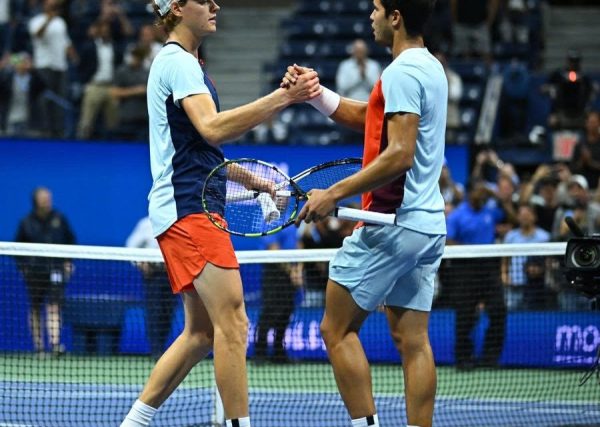 Jannik Sinner sufre y se mete a los octavos de final del US Open