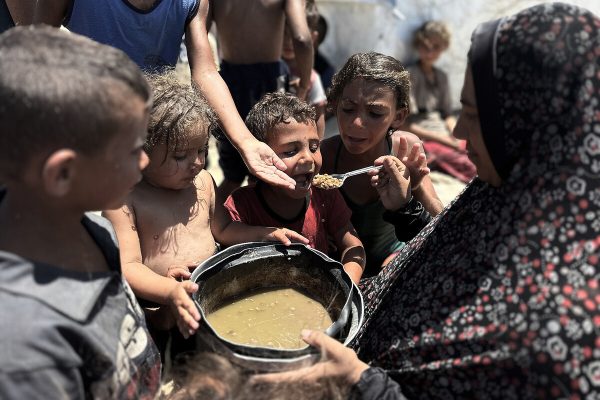 Las manos que nos alimentan están vacías