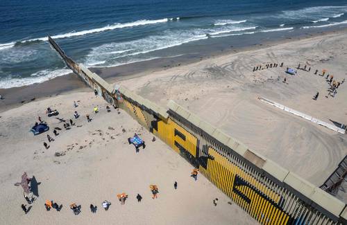 Las migrantes mantienen papel de cuidadoras