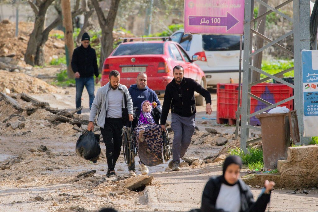 'Nakba All Over Again': Palestinos de Cisjordania Siguen Desplazados Más de 6 Meses Después de que Israel los Obligara a Huir