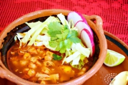 Pozole rojo, historia, receta e importancia en la cocina mexicana