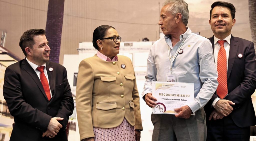 RENAPO celebra 45 años con la llegada de la CURP Biométrica