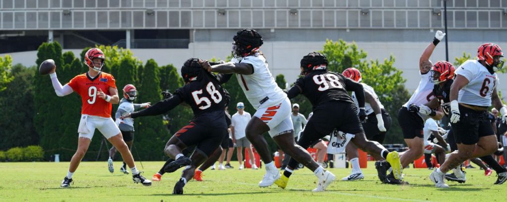 'Robar repeticiones' y 'perdiendo terreno': Cómo los Browns afrontan una competencia de mariscales de campo a cuatro bandas