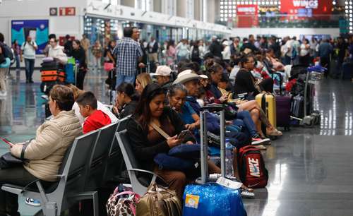 Segundo día de caos en el aeropuerto capitalino