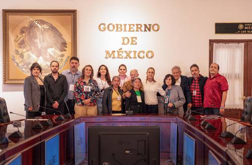 Sheinbaum recibe a familiares de desaparecidos en la guerra sucia