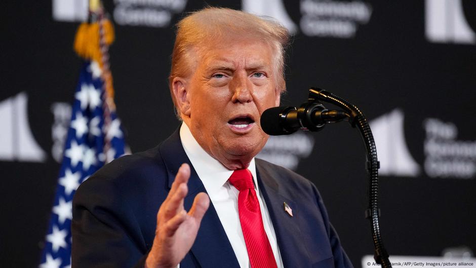 Trump amenaza a Rusia con "consecuencias muy graves" si no detiene la invasión de Ucrania