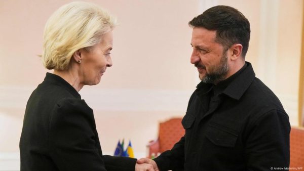 Von der Leyen reitera “apoyo pleno” a Ucrania tras conversar con Zelenski