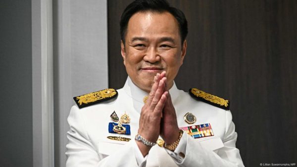 Anutin Charnvirakul asume el cargo de primer ministro de Tailandia