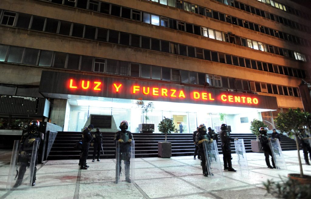 Calderón dio pensiones millonarias a 1.6 mil trabajadores de confianza de LyFC