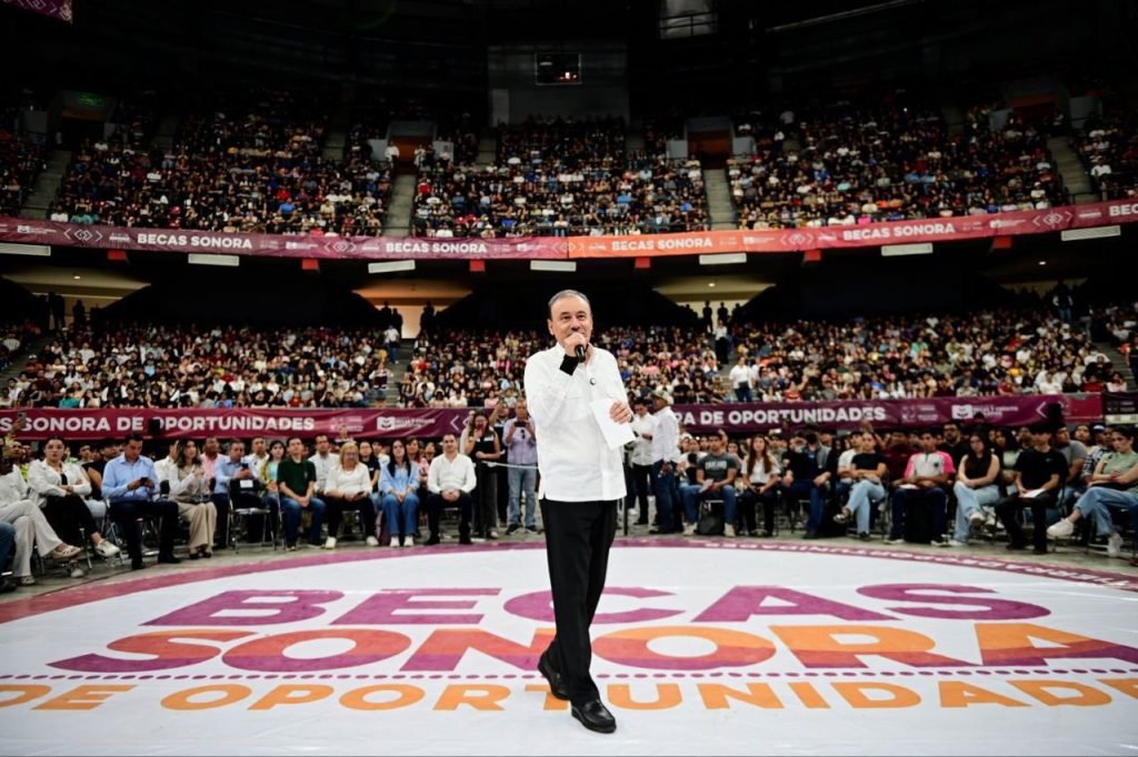 Destinan más de 2 mmdp para el programa de becas más grande de la historia