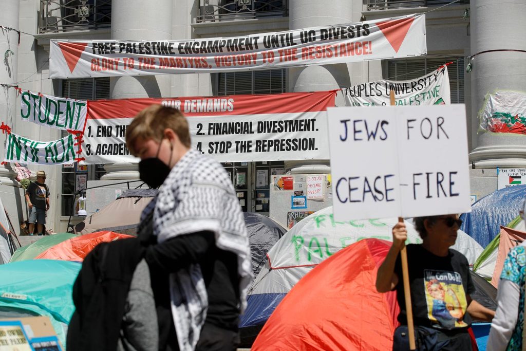 El Nuevo Macartismo: UC Berkeley Acaba de Entregar los Nombres de 160 Estudiantes y Profesores a la Administración Trump