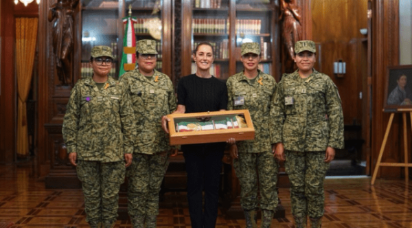 Entre hilos de oro y plata se confecciona histórica banda presidencial para la primera mujer presidenta de México