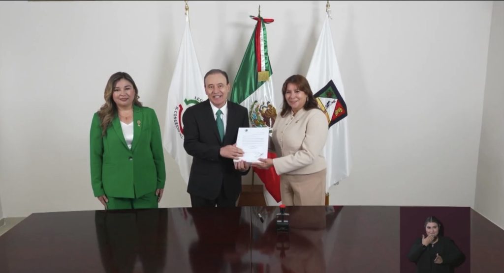 Entrega Alfonso Durazo su cuarto informe de Trabajo al Congreso
