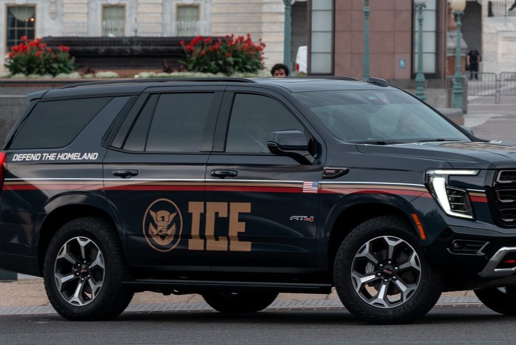 EXCLUSIVA: Un reportaje de Zeteo sobre un contrato dudoso de ICE impulsa una investigación en el Congreso