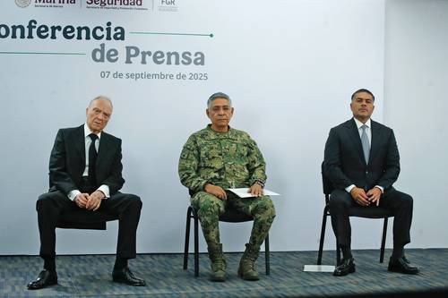 Juzgado rechaza protección a contralmirante Fernando Farías