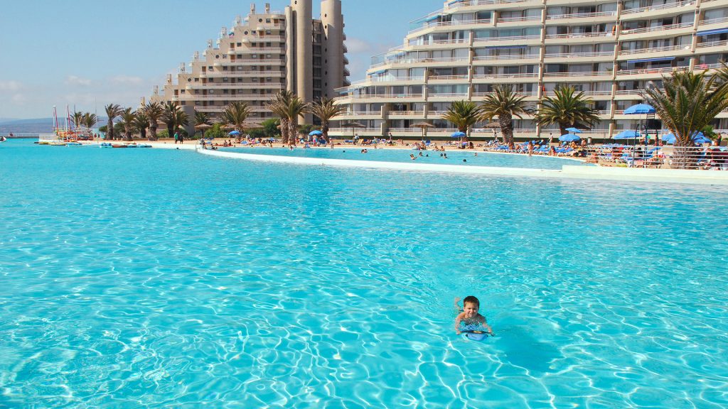La Cabeza en Azul, un escenario convertido en mar