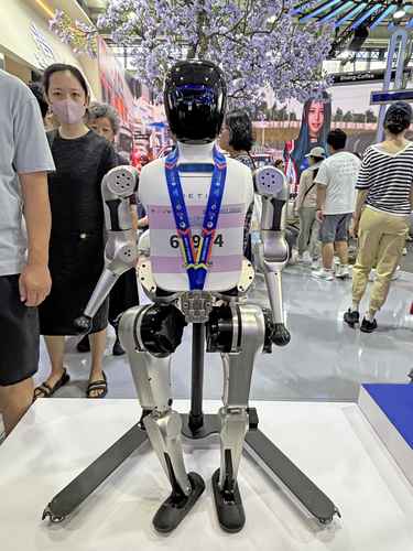 Los robots ya son parte de la vida cotidiana en China