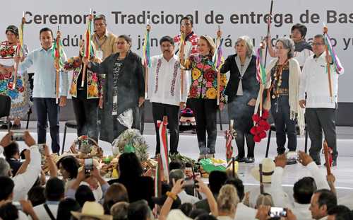 Ni el poder ni el dinero nos guiarán, sino servir al pueblo