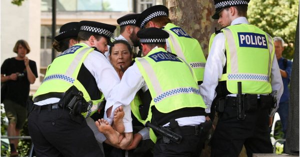 Seis Activistas en la Corte Bajo Cargos de Terrorismo