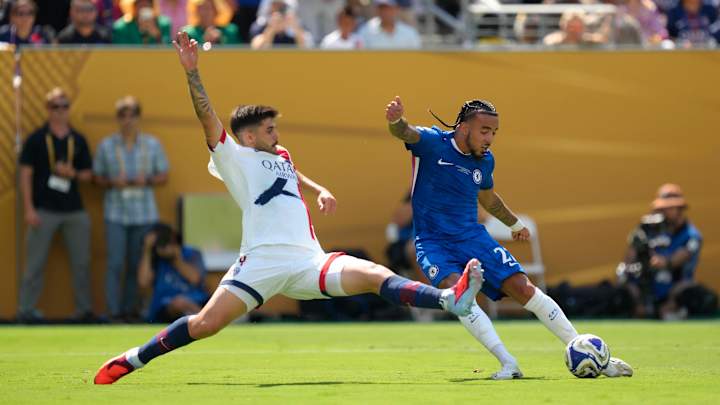 Alan Pulido: de ídolo en Chivas a estar borrado por Milito, así ha sido su crisis de goles