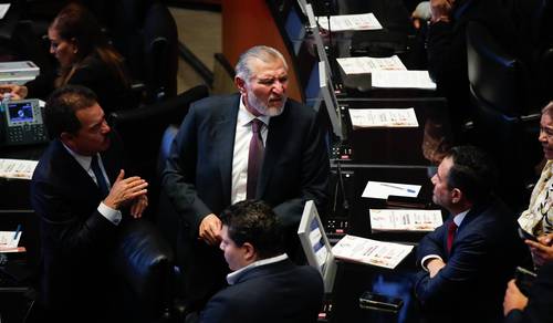 Aprueba el Senado fast track paquete 2026 con impuestos para la salud