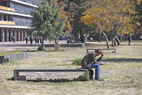 Avanza dependencia de bachilleres a celulares y retroceden sus destrezas