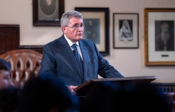 El hombre del dinero oscuro del Tribunal Supremo está tratando de dificultar el voto