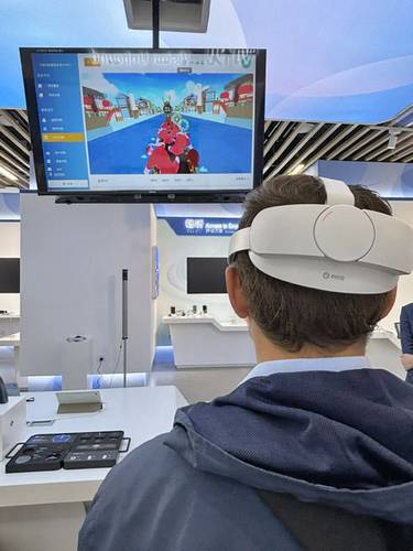 En China, con programas y robots integran a personas discapacitadas