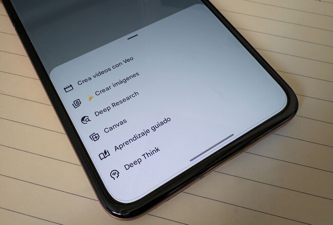 Google puede usar todo lo que compartes con Gemini. Hay una manera de cortarle el grifo a los datos