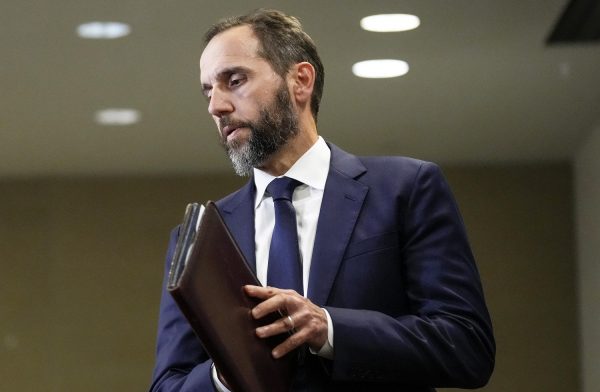 Jack Smith listo para responder a las preguntas del GOP, pero quiere que el público vea sus respuestas
