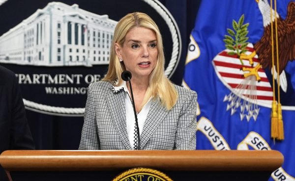 Jueza señala declaraciones de Bondi y Noem en caso de Abrego García