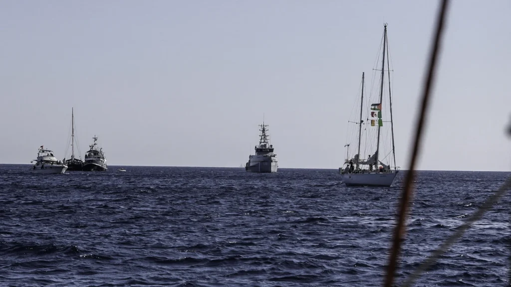 Noche de tensión en la Flotilla y abandono del Gobierno español