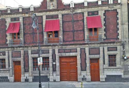 Piden defender el Seguro del Maestro; el charrismo sindical desea su capital