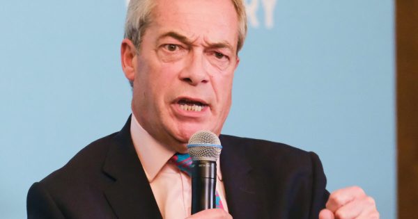 Starmer Llama a Farage “Racista” Mientras el Partido Laborista Endurece su Postura sobre la Migración | Novara Media