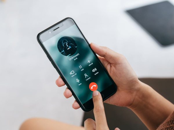 ¿Te llaman de números desconocidos? Así puedes identificar si es segura o una estafa