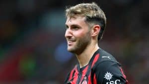 ¡Y aquí lo critican! Leyenda del Milan elogia a Santi Giménez