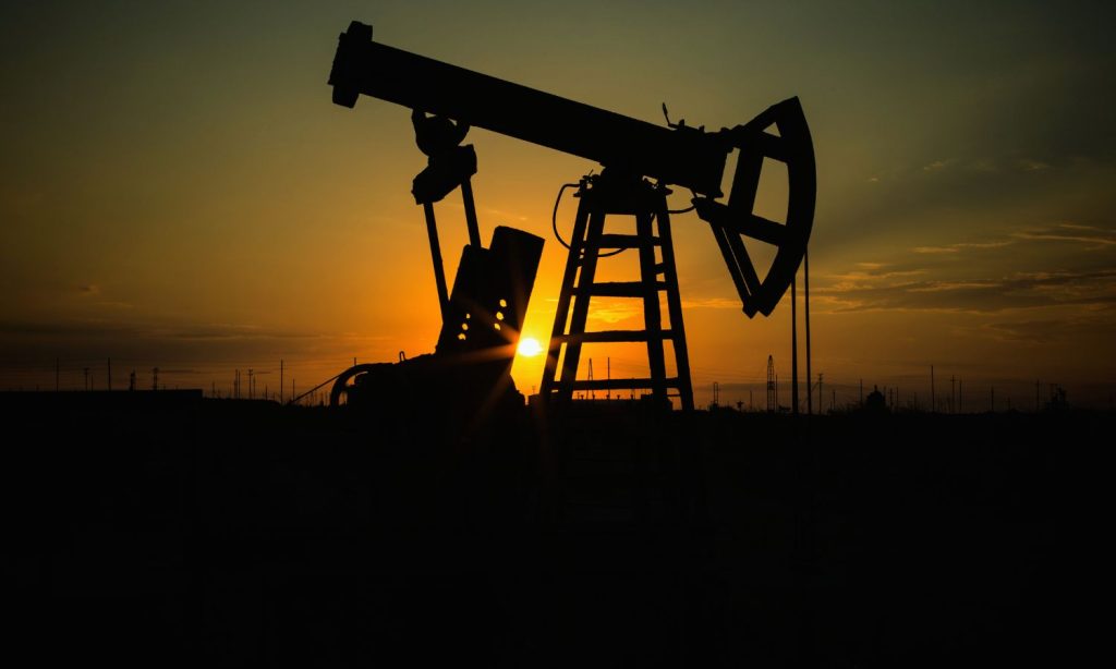 Así ha evolucionado el negacionismo de la industria de los combustibles fósiles para impedir la acción climática