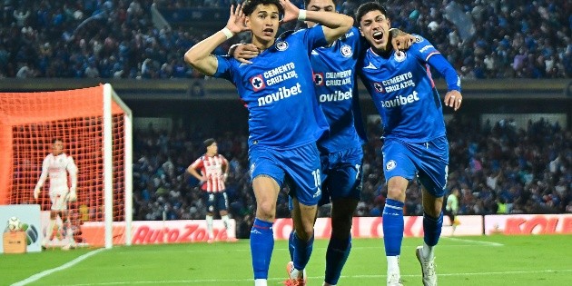 Chivas queda eliminado tras remontada de Cruz Azul y penal fallado por 'Chicharito'