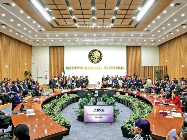 El INE aprieta su gasto ante superelección; mil millones de pesos menos