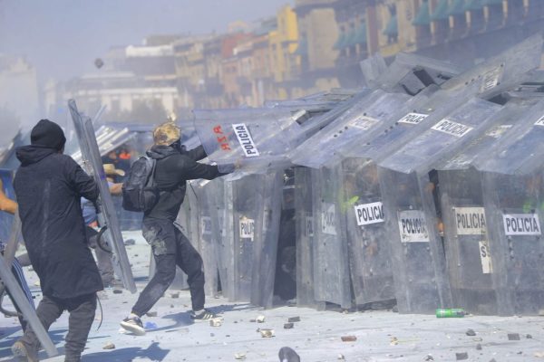 En marcha de “generación Z”, algunos violentos iban armados: Brugada