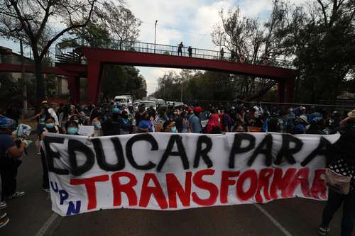 Estudiantes de la UPN cierran Universidad y Churubusco