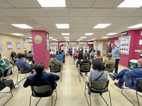 Interesados en hacer las credenciales para votar, inconformes con requisitos del INE