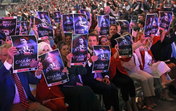 La demanda de este gobernador de una estatua de Charlie Kirk en el campus es un vergonzoso juego de poder