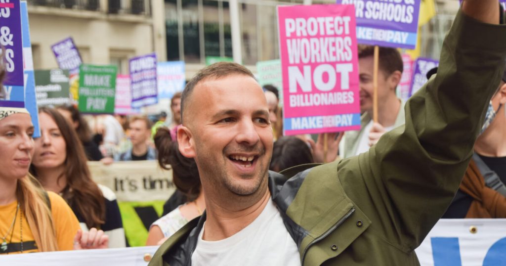La Historia Interna de Cómo el Partido Verde Se Volvió Rojo