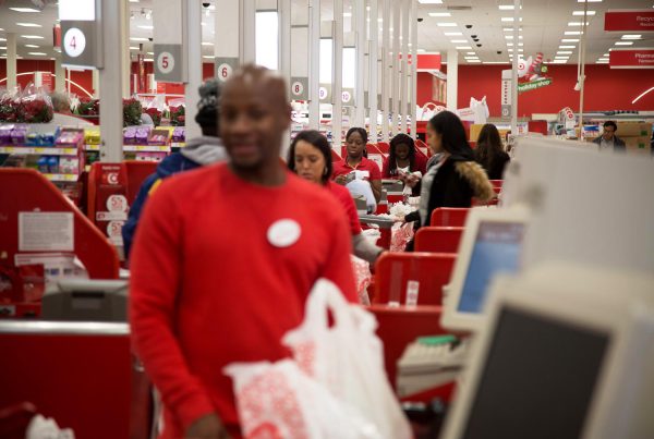 La nueva política de sonrisas de Target falta al respeto a sus empleados y a los compradores que se marcharon