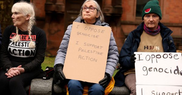 La policía de Irlanda del Norte elige no arrestar a los partidarios de Palestine Action