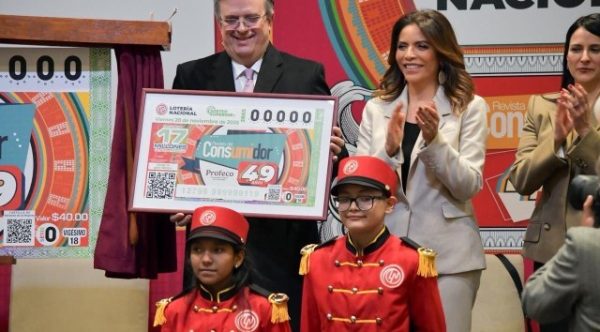 Lotería Nacional conmemora los 49 años de la Revista del Consumidor con billete especial (+video)