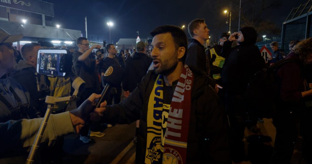 Manifestantes pro-sionistas acudieron en apoyo del club de fútbol más racista de Israel