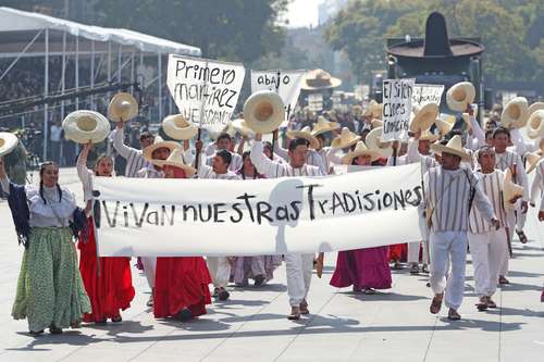 Militares arropan a la Presidenta ante amagos internos y del extranjero