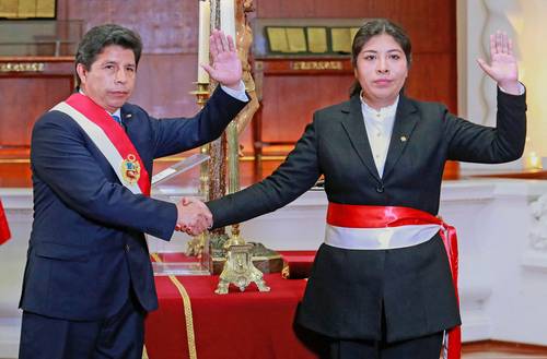 Perú acusa injerencismo y rompe con México por asilo a Betssy Chávez